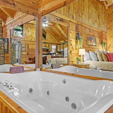 Do Not Disturb - Pigeon Forge Smoky Mountain Studio Cabin, Hot Tub, Fireplace Exterior photo
