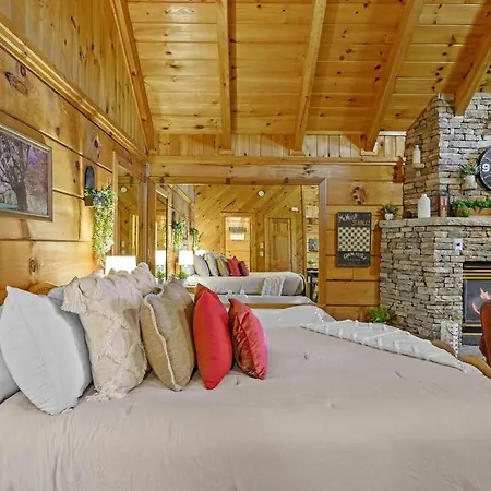 Do Not Disturb - Pigeon Forge Smoky Mountain Studio Cabin, Hot Tub, Fireplace Exterior photo