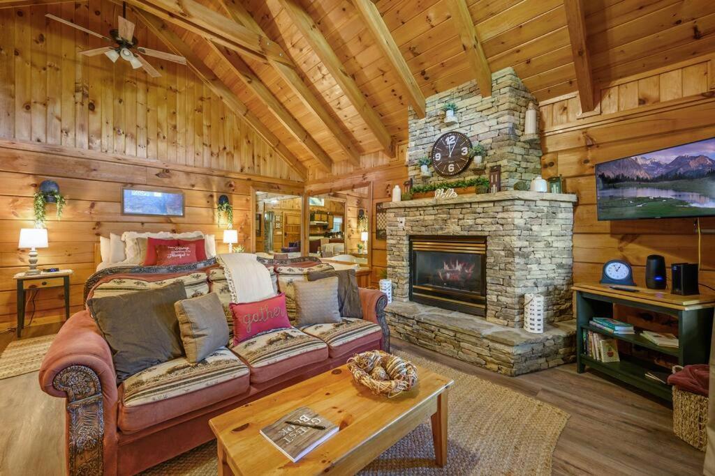 Do Not Disturb - Smoky Mountain Cabin, Hot Tub, Fireplace Holiday home *