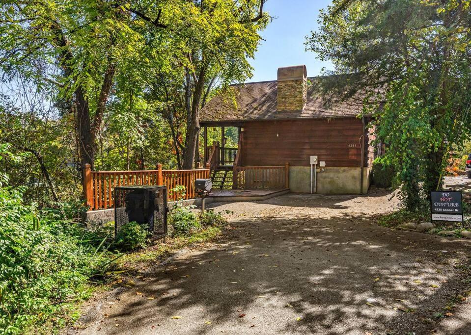 Сasa de vacaciones Do Not Disturb - Smoky Mountain Cabin, Hot Tub, Fireplace *