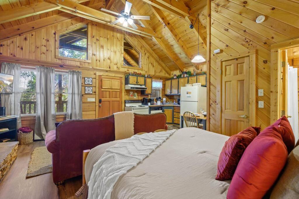 Do Not Disturb - Smoky Mountain Cabin, Hot Tub, Fireplace Holiday home
