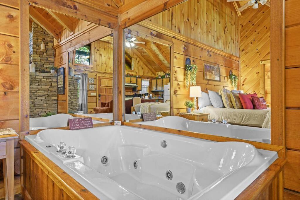 Сasa de vacaciones Do Not Disturb - Smoky Mountain Cabin, Hot Tub, Fireplace Pigeon Forge