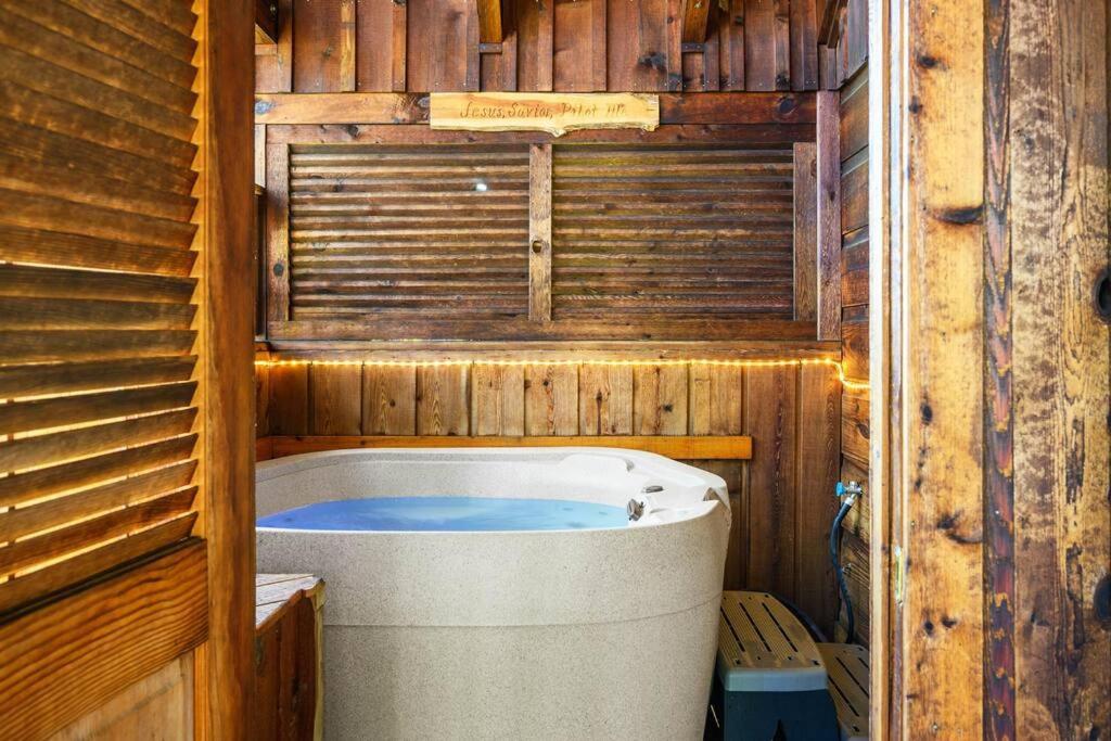Do Not Disturb - Smoky Mountain Cabin, Hot Tub, Fireplace Сasa de vacaciones