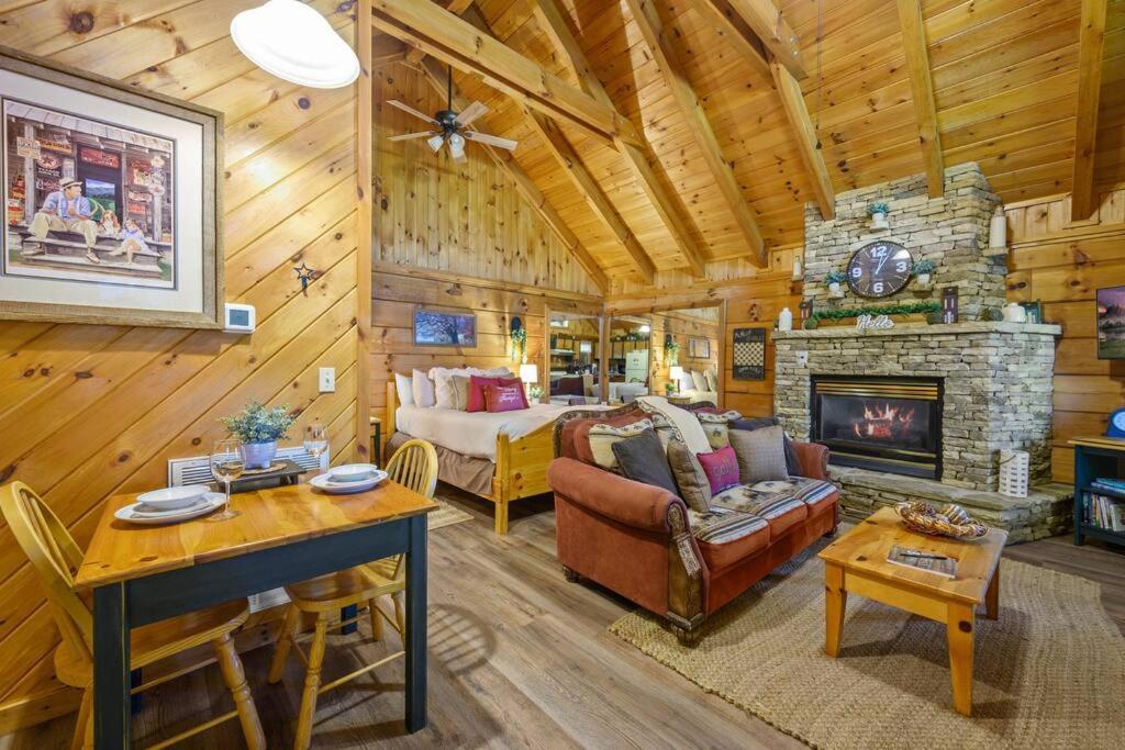 Holiday home Do Not Disturb - Smoky Mountain Cabin, Hot Tub, Fireplace Pigeon Forge