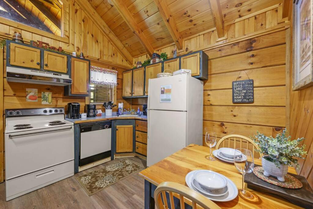 Do Not Disturb - Smoky Mountain Cabin, Hot Tub, Fireplace Holiday home